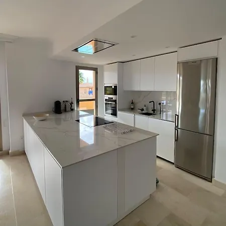 Elegant Apartment, Stunning Views, Fully Renovated In La Hacienda Del Senorio De Cifuentes 公寓 埃斯特波纳