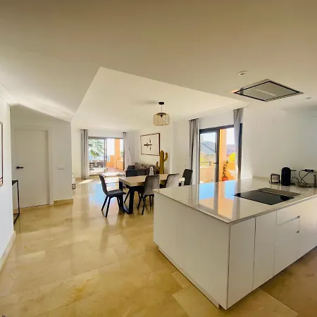 Appartement Elegant Apartment, Stunning Views, Fully Renovated In La Hacienda Del Senorio De Cifuentes Estepona