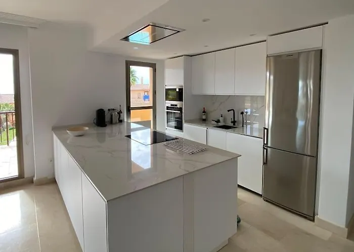 Elegant Apartment, Stunning Views, Fully Renovated In La Hacienda Del Senorio De Cifuentes Appartement Estepona