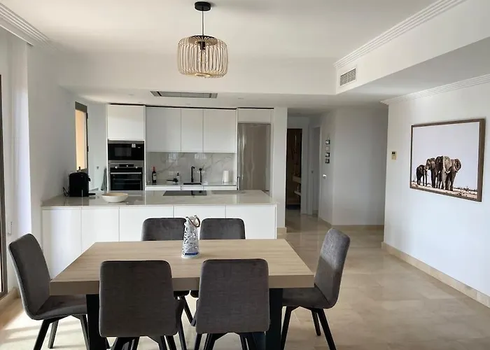 Appartement Elegant Apartment, Stunning Views, Fully Renovated In La Hacienda Del Senorio De Cifuentes Estepona