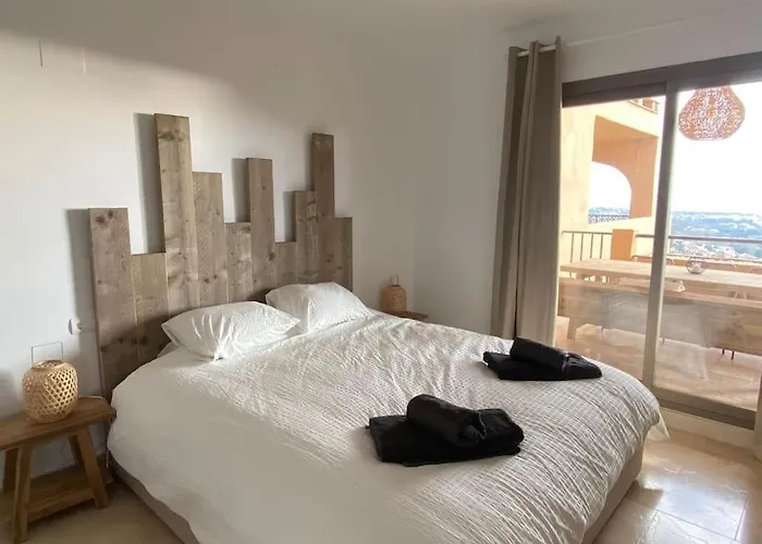 Elegant Apartment, Stunning Views, Fully Renovated In La Hacienda Del Senorio De Cifuentes Appartement