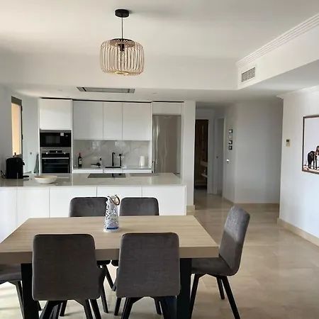 公寓 Elegant Apartment, Stunning Views, Fully Renovated In La Hacienda Del Senorio De Cifuentes 埃斯特波纳
