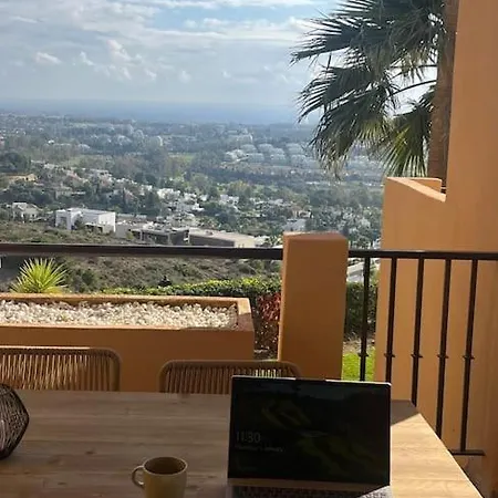Elegant Apartment, Stunning Views, Fully Renovated In La Hacienda Del Senorio De Cifuentes 公寓 埃斯特波纳