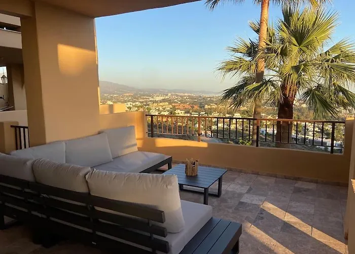 Elegant Apartment, Stunning Views, Fully Renovated In La Hacienda Del Senorio De Cifuentes * 埃斯特波纳