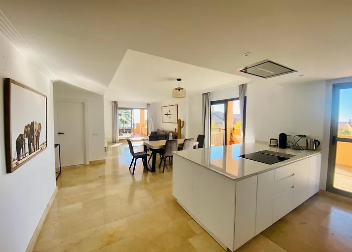 公寓 Elegant Apartment, Stunning Views, Fully Renovated In La Hacienda Del Senorio De Cifuentes 埃斯特波纳