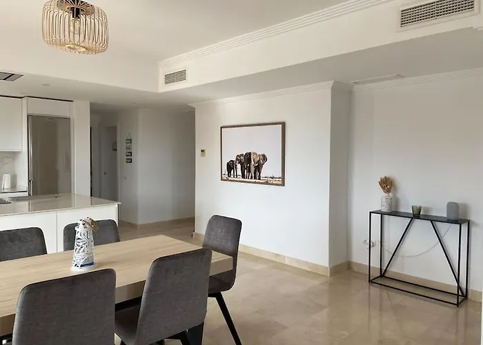 Daire Elegant Apartment, Stunning Views, Fully Renovated In La Hacienda Del Senorio De Cifuentes