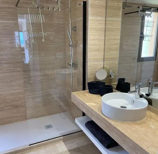 Daire Elegant Apartment, Stunning Views, Fully Renovated In La Hacienda Del Senorio De Cifuentes Estepona